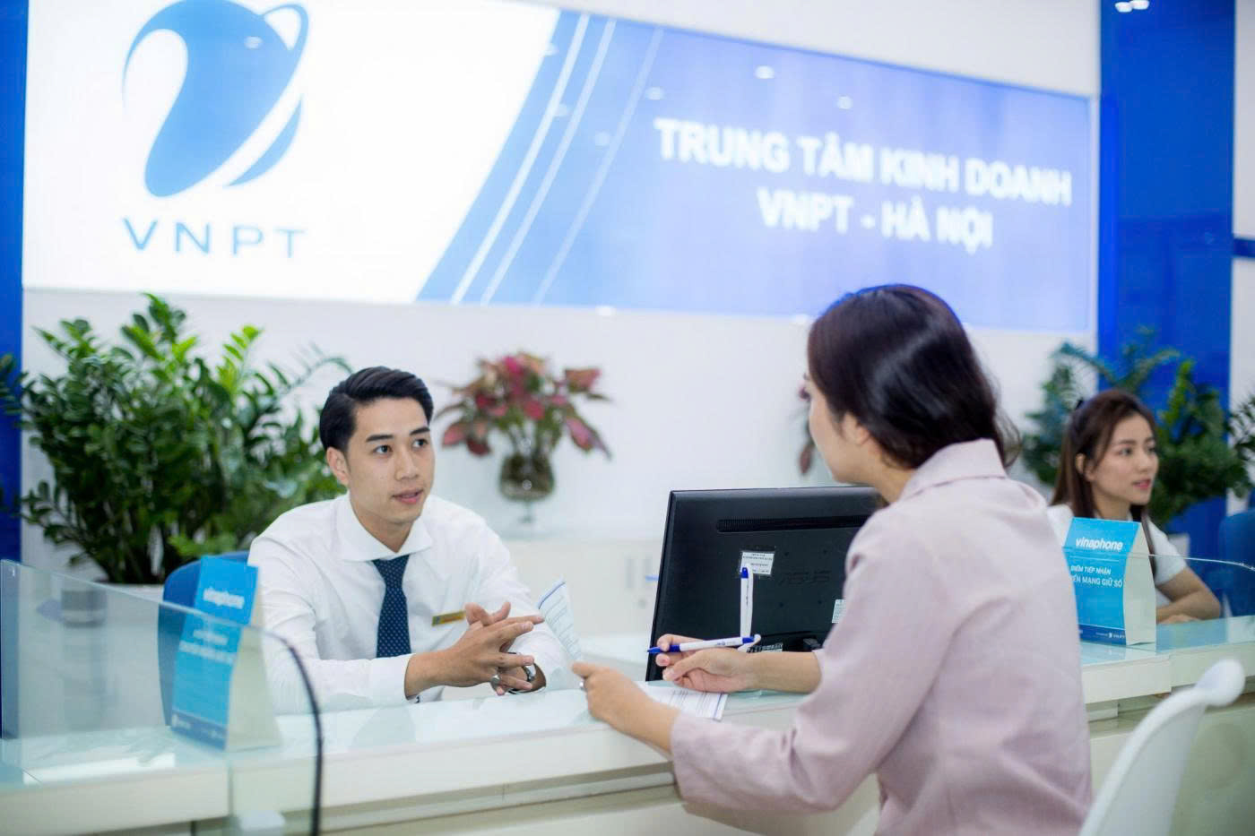 You are currently viewing VinaPhone phục vụ xuyên trưa từ Thứ 2 đến Thứ 6